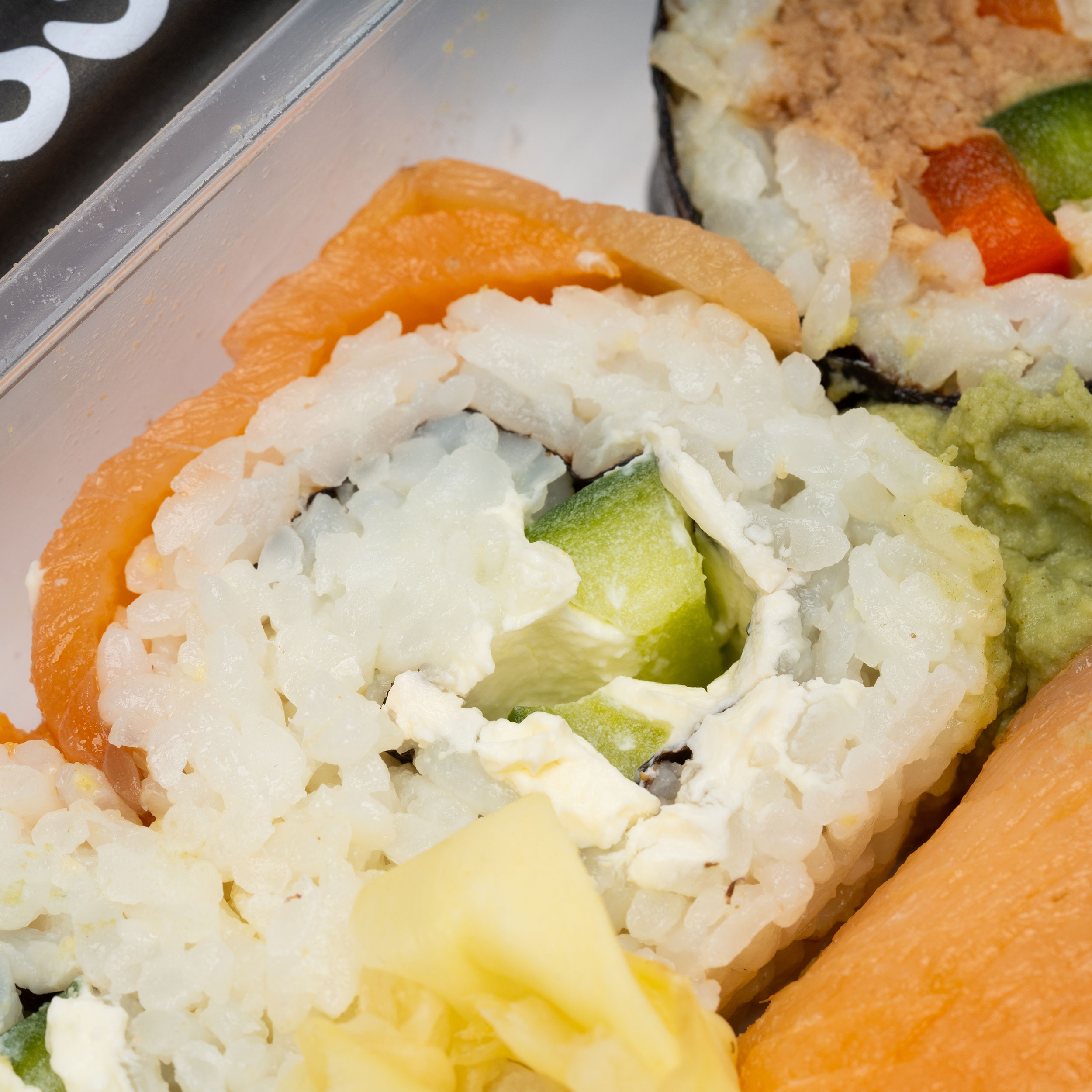 Sushi California Mix 8 buc, 200g - Prospețime și varietate