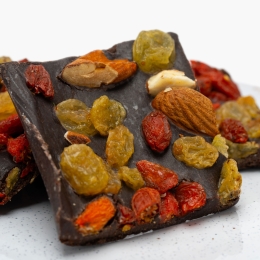 Pure Bites cu cacao, goji, migdale și stafide 60g