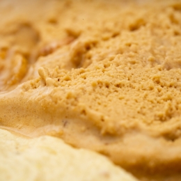 Înghețată italiană artizanală (gelato) fistic sărat + caramel sărat 300g