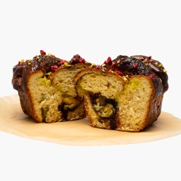 Cozonac cu fistic și zmeură