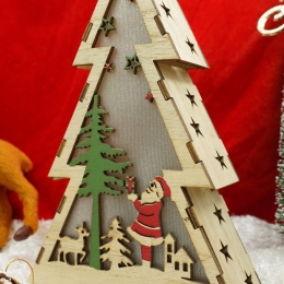 Decorațiune luminoasă de Crăciun Brad cu Moș Crăciun, din lemn, interior/exterior, 20x14x5cm