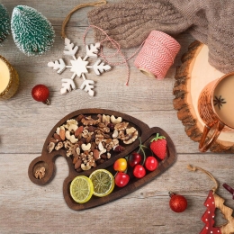 Farfurie cu tematică de Crăciun, model Căciulă de Moș Crăciun, din lemn, 20.5x22.5x1.2cm