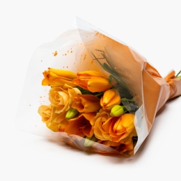 Buchet de flori Mix Soft Gold, trandafiri și crini, diverse culori