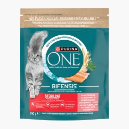 Hrană uscată pentru pisici sterilizate One Sterilcat, 750g, cu somon și grâu