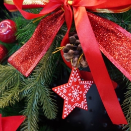 Ornament de brad Stea, din lemn, roșu, 7.5cm